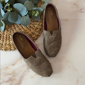 Toms herringbone brown with metallic gold-Size 7.5